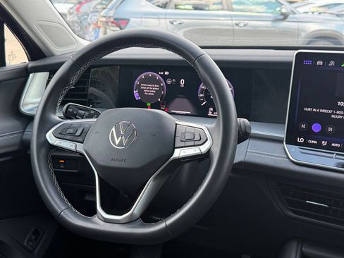 Used 2026 Volkswagen Tiguan SE FWD image 35