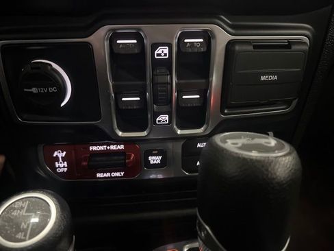 Used 2019 Jeep Wrangler Unlimited Rubicon w/ Dual Top Group image 21