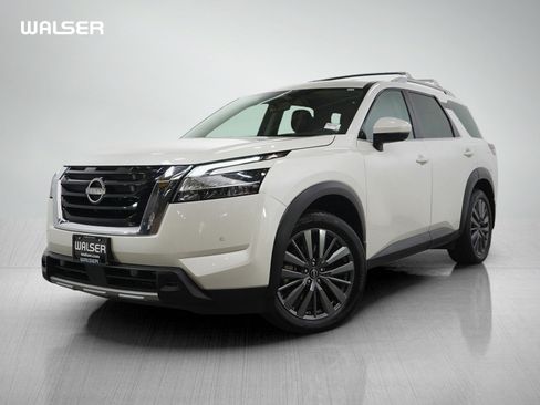 Used 2024 Nissan Pathfinder SL w/ SL Premium Package AWD/4WD image 1