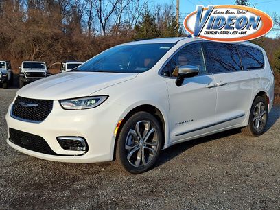 New 2026 Chrysler Pacifica Pinnacle