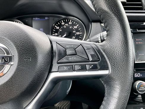 Used 2019 Nissan Rogue SV AWD/4WD image 12