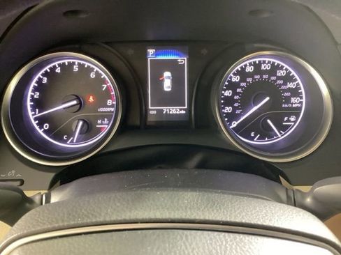 Used 2018 Toyota Camry LE image 26