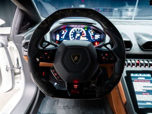 Used 2021 Lamborghini Huracan EVO RWD image 6