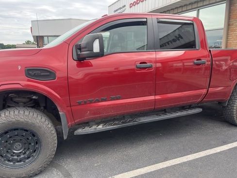Used 2018 Nissan Titan PRO-4X w/ Pro-4x Convenience Package AWD/4WD image 2
