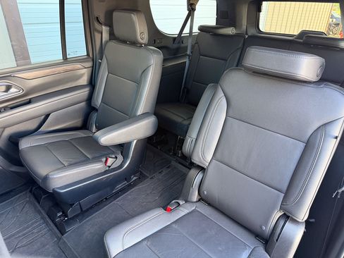Used 2024 Chevrolet Suburban LT w/ LT Signature Package AWD/4WD image 9