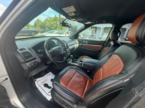 Used 2019 Ford Explorer XLT w/ Equipment Group 202A AWD/4WD image 9