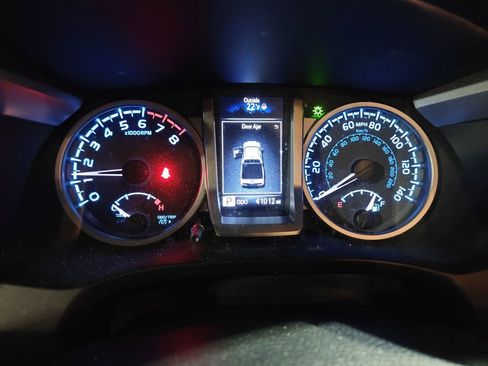 Used 2021 Toyota Tacoma SR5 w/ Trail Edition image 9