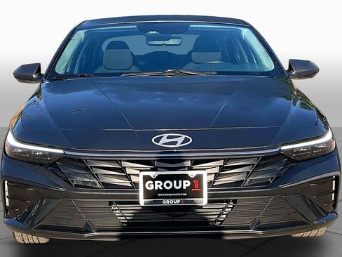 Used 2024 Hyundai Elantra Blue FWD image 4