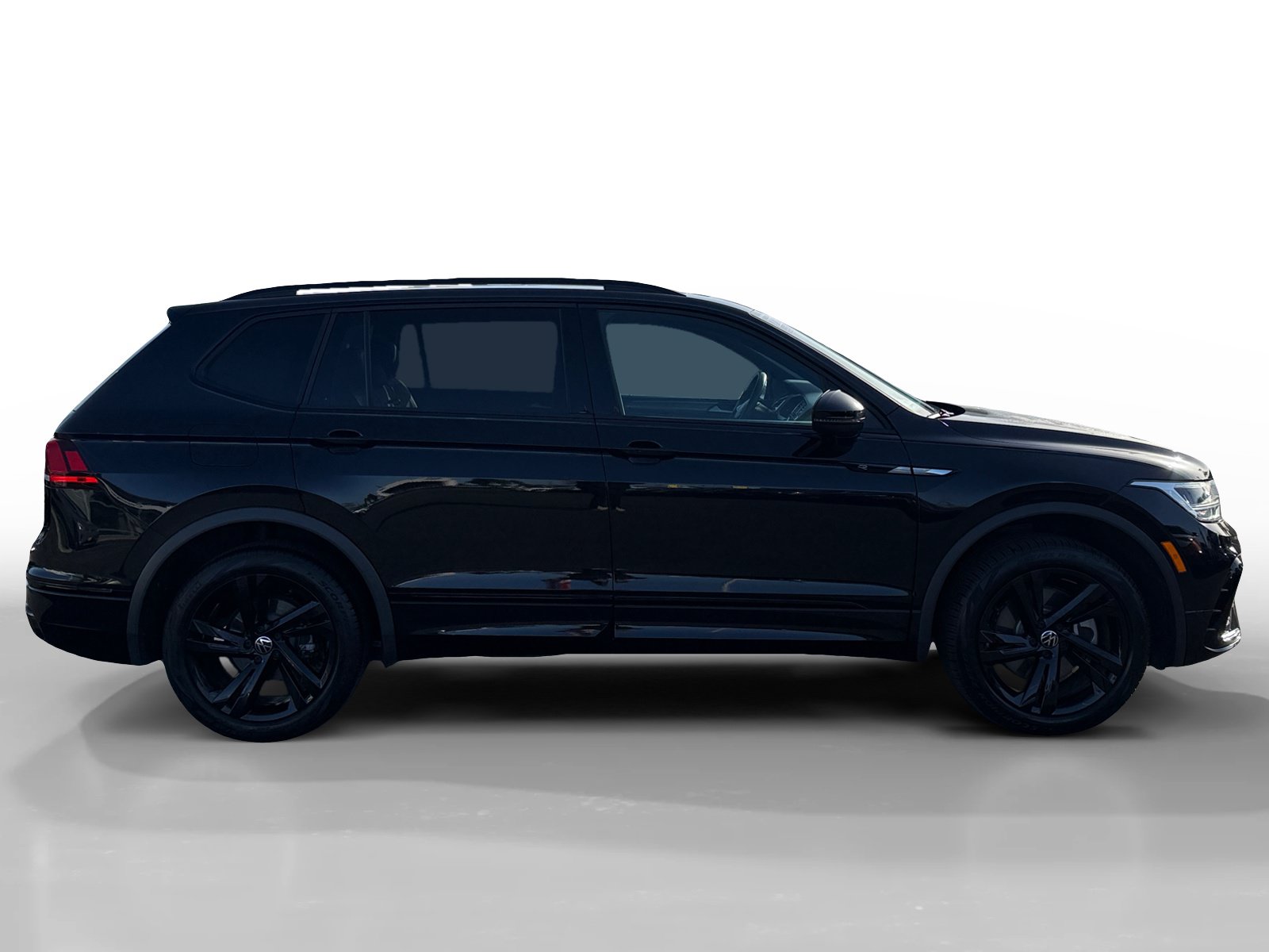 Certified 2023 Volkswagen Tiguan SE R-Line FWD image 6