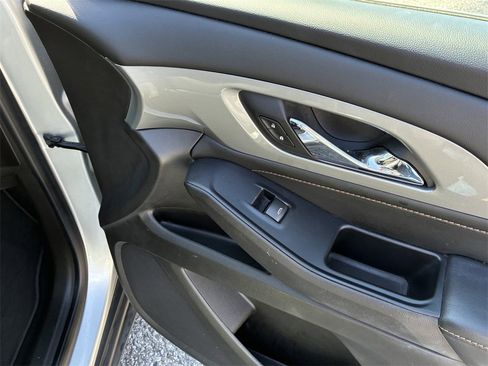 Used 2021 Chevrolet Traverse LS image 36