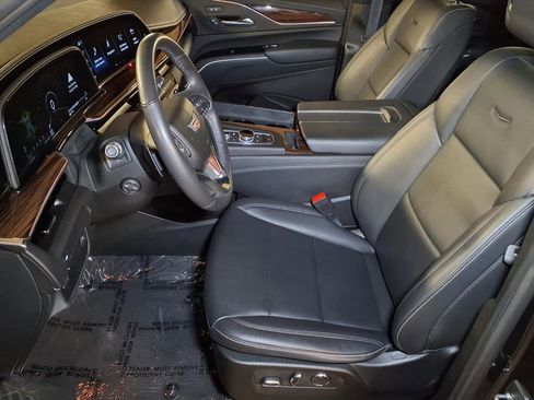 Certified 2023 Cadillac Escalade ESV Luxury image 16