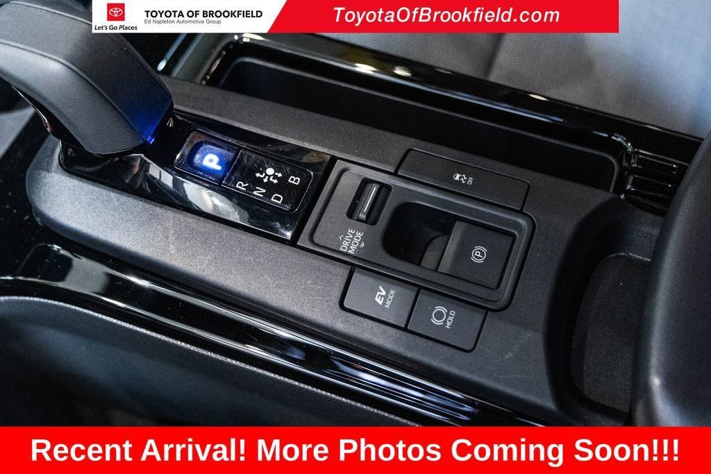 Used 2025 Toyota Prius LE FWD image 21