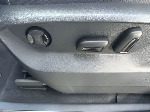 New 2026 Volkswagen Atlas SE image 12