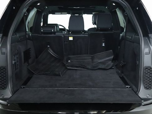 Used 2024 Land Rover Discovery Dynamic SE image 35