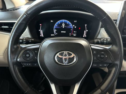 Used 2023 Toyota Corolla Cross XLE w/ Convenience Package FWD image 22