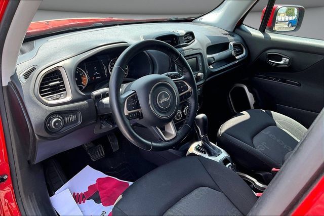 Used 2017 Jeep Renegade Latitude w/ Cold Weather Group AWD/4WD image 15