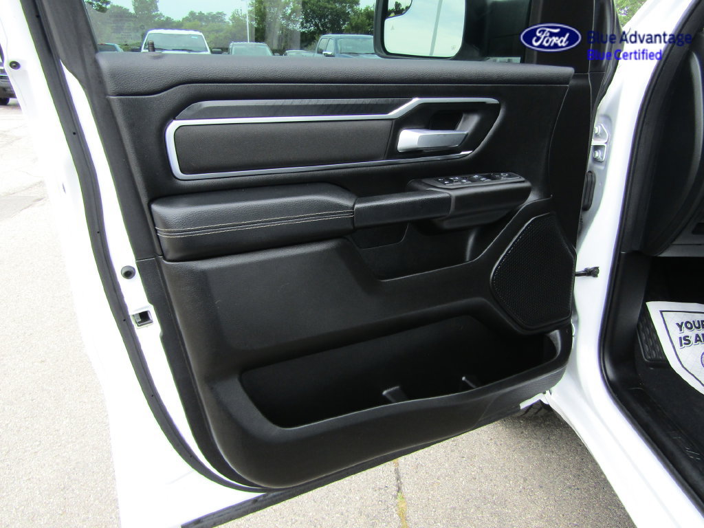 Used 2025 RAM 1500 4x4 Crew Cab image 31