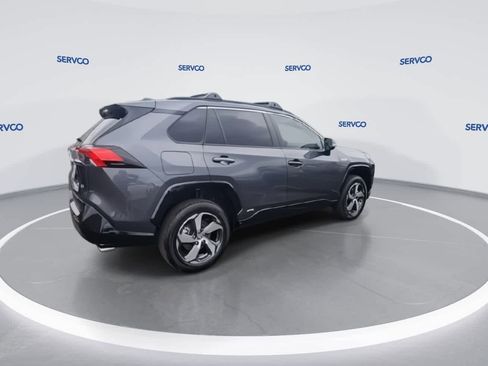 Used 2024 Toyota RAV4 SE image 9