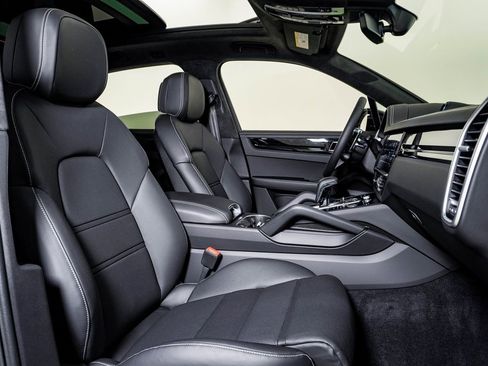 Certified 2023 Porsche Cayenne GTS image 15