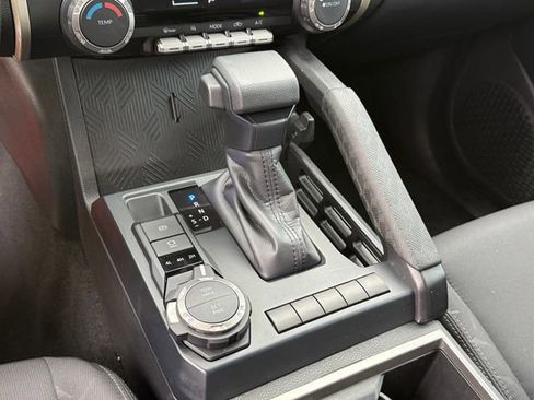 Used 2024 Toyota Tacoma SR5 AWD/4WD image 21