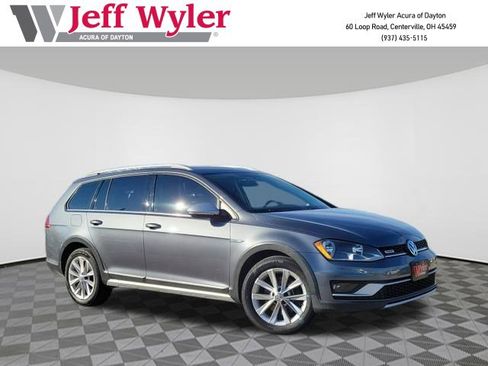 Used 2017 Volkswagen Golf Alltrack S image 1