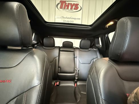 Used 2025 Jeep Compass Trailhawk w/ Trailhawk Elite Group AWD/4WD image 23