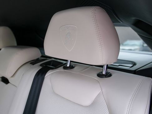 Used 2025 Lamborghini Urus SE image 35