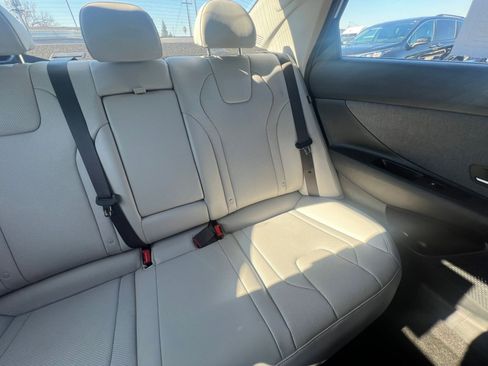 Used 2025 Hyundai Elantra Limited image 38