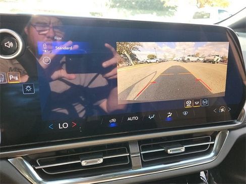 New 2026 Chevrolet Equinox EV LT image 13