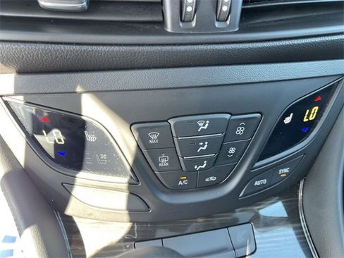 Used 2020 Buick Envision Essence image 19