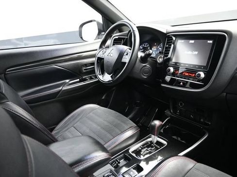 Used 2020 Mitsubishi Outlander LE FWD image 13