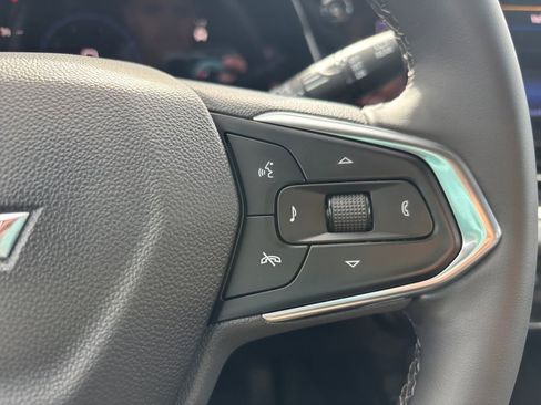 Used 2025 Chevrolet Trax LT w/ LT Convenience Package image 19