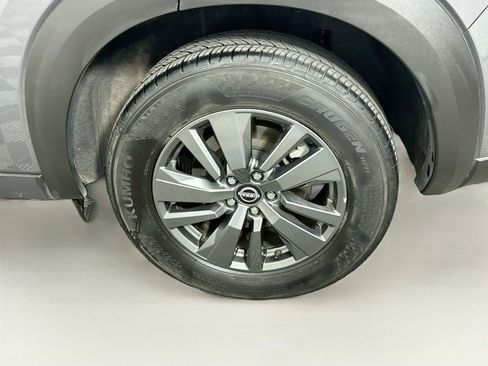 Used 2025 Nissan Pathfinder SV FWD image 11