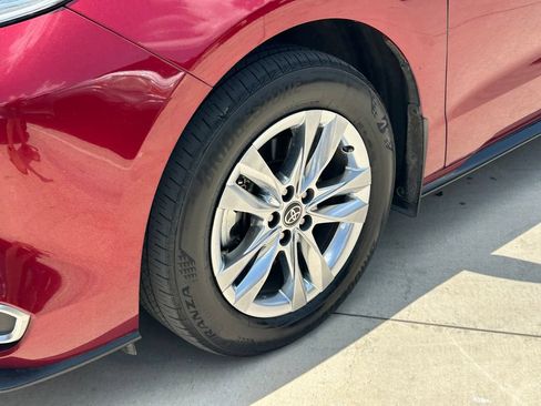 Certified 2023 Toyota Sienna Limited FWD image 9