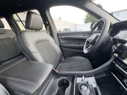 New 2026 Jeep Grand Cherokee Altitude image 20