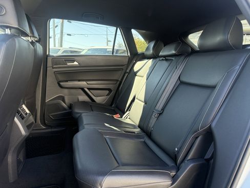 Used 2020 Volkswagen Atlas Cross Sport SE image 15