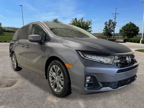 New 2026 Honda Odyssey Touring image 9