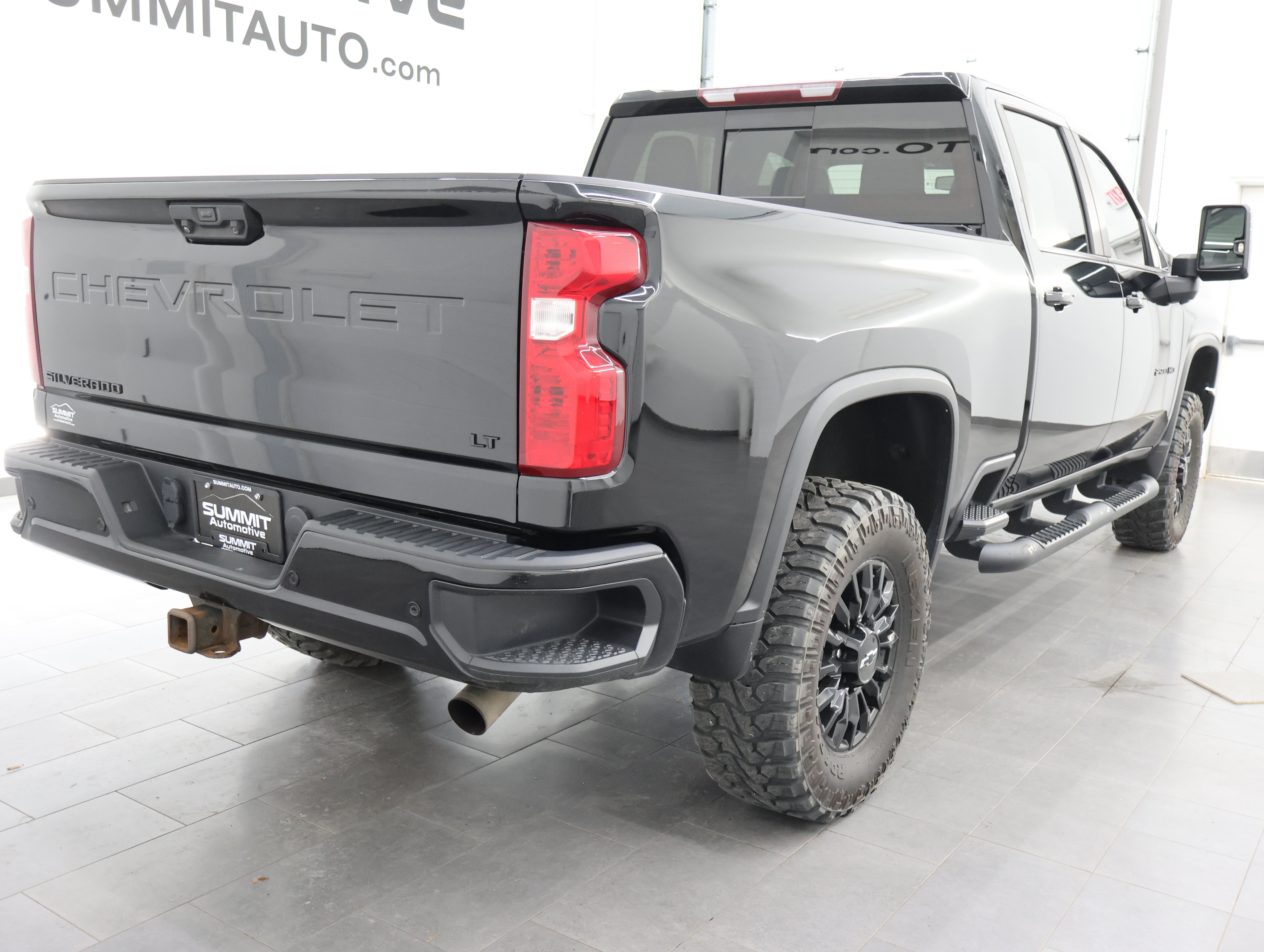 Used 2021 Chevrolet Silverado 2500 LT w/ Midnight Edition AWD/4WD image 4