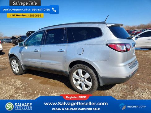 Used 2017 Chevrolet Traverse LT w/ Style and Technology Package FWD image 3