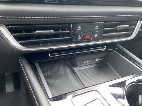 Used 2024 Volkswagen Atlas Cross Sport SE image 31