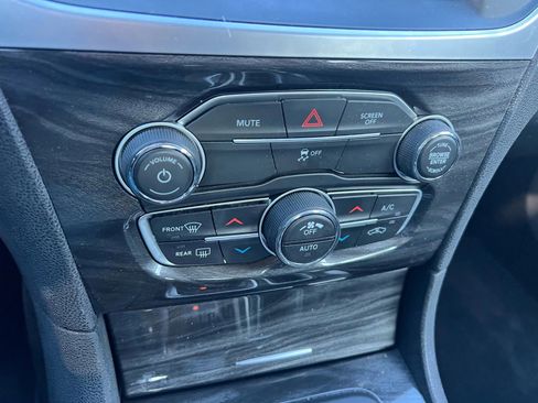 Used 2022 Chrysler 300 Touring w/ Sport Appearance Package image 32