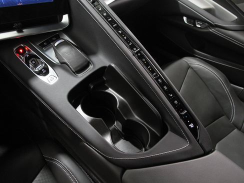 Used 2025 Chevrolet Corvette Stingray Preferred Cpe w/ 2LT image 16