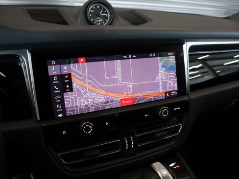 Certified 2023 Porsche Macan S AWD/4WD image 21