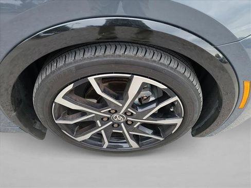 Used 2025 Toyota Prius Plug-In Hybrid image 10