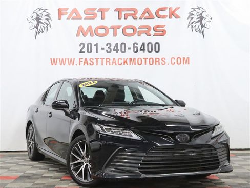 Used 2022 Toyota Camry XLE AWD/4WD image 3