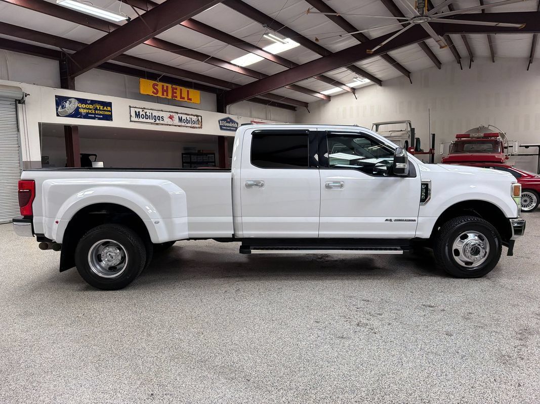 Used 2022 Ford F350 XLT w/ XLT Premium Package AWD/4WD image 9