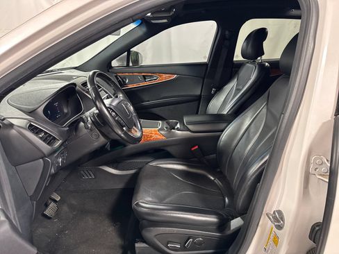Used 2019 Lincoln Nautilus Reserve AWD/4WD image 3