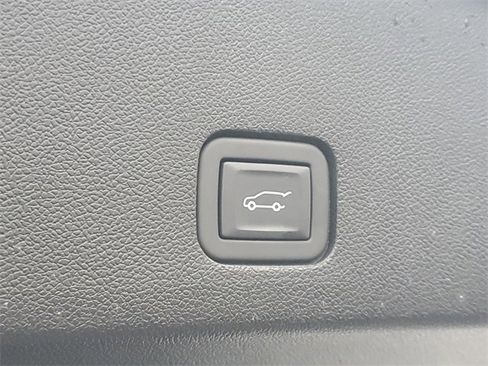 Certified 2024 Cadillac XT6 Luxury image 9