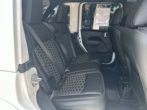 Used 2024 Jeep Wrangler Unlimited Sport image 34