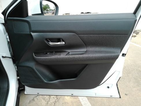 Used 2025 Nissan Kicks SV FWD image 18